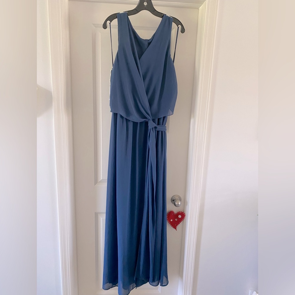 Absolutely beautiful formal dress!